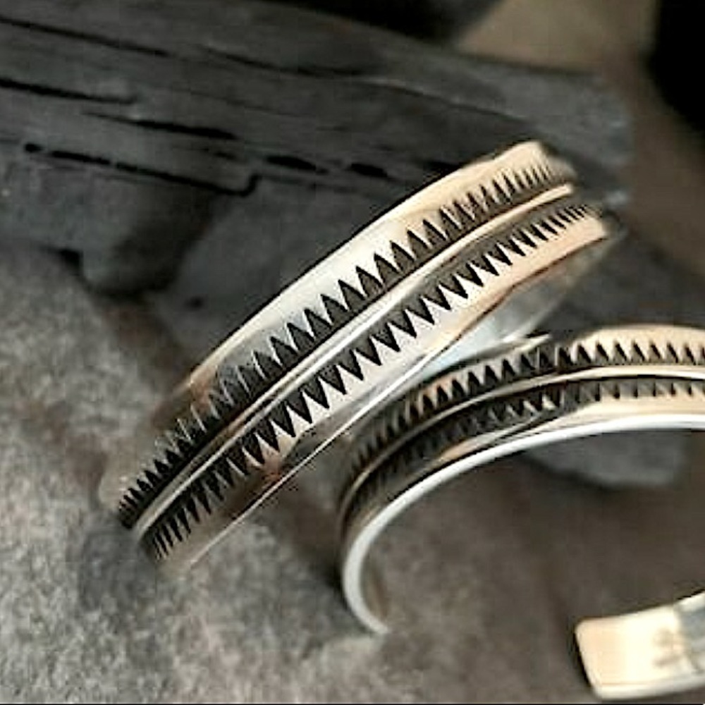 STERLING PUNK ENGRAVED BANGLE BRACELET TOOTH - Picture 9 of 10